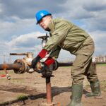 XYEHS 10-777 30cm ANSI CUT 5 Cut Resistant & Chemical Safety Work Gloves with Anti-Cut Liner, PVC & Nitrile Coating, Sandy NBR Palm, Oil & Water Resistant, Acid & Alkali Resistant - Image 2