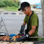 XYEHS 80-638 45cm Full Neoprene Coating Chemical Resistant Safety Work Gloves with Polyester & Cotton Lining, Anti-Slip Palm, Heat Insulation, Oil & Water Resistant - Image 2