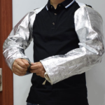 XYEHS Mn-hx1000 Composite Aluminium Foil Heat Resistant Arm Sleeves, 1000-1300℃ Thermal Radiation Heat Resistant Arm Covers, Fireproof Safety Apparel, Flame Retardant, Velcro Closure/ Neckband Hanging - Image 6