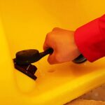 XYEHS WG6000BD 30/60L Polyethylene Portable Eyewash Station With Mobile Waste Cart, Two ABS Eyewash Nozzles, Food-Grade Silicone Cover, OSHA Compliant - Image 4