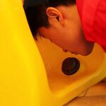 XYEHS WG6000B 30/60L Polyethylene Portable Eyewash Station with Two ABS Eyewash Nozzles, Food-Grade Silicone Cover, OSHA Compliant - Image 3