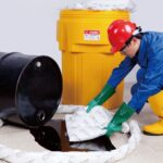 XYEHS SKIT001W 11.5 Gallon/43.5L Oil Only Spill Kit Storage Bag, 39 Pieces - Image 2