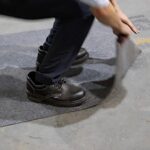 XYEHS SUR006 90cm x 3000cm Heavy Durable Absorbent Mat without Adhesive, Multi-Layer Polypropylene Fiber, Absorption up to 50L - Image 5