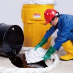 XYEHS SKY202 21.5Gal / 81L Oil Only Spill Kits with 20 Gallon Poly-Overpack Salvage Drum, 47 Pieces - Image 2