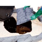 XYEHS 45 Gal/170 L Universal/Chemical/Oil Absorbent Moblie Spill Kits with Black Polyethylene Mobile Cart, 132 Pieces - Image 4